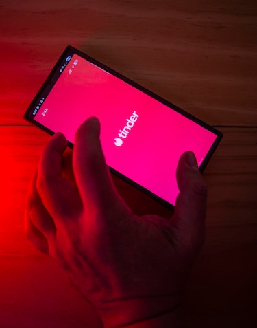 El amor sin algoritmo: solteros exploran nuevas formas de buscar pareja fuera de las apps