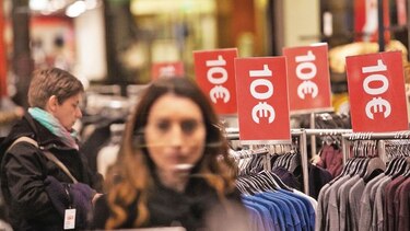 Gasto de los consumidores pierde impulso