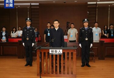 China condena a cadena perpetua a exfuncionario por sobornos de 20 millones de dólares