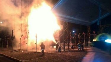 Explosión en transformadores causa fluctuación en distribución eléctrica