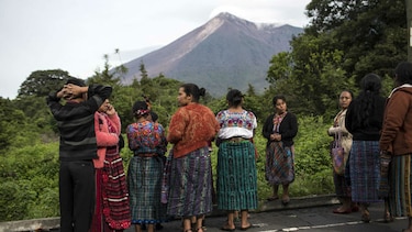 Suspenden búsqueda de desaparecidos en Guatemala tras erupción volcánica