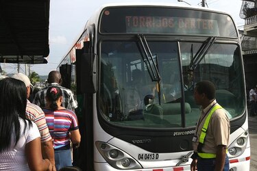 Empresa Mi Bus decide hoy 'si se queda o se va': Milton Henríquez