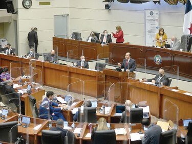Conteo de votos se toma el debate de las reformas electorales