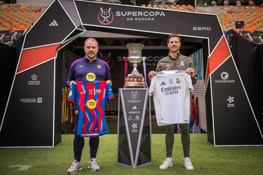 Flick y Xabi posan juntos en la previa de la final de la Supercopa