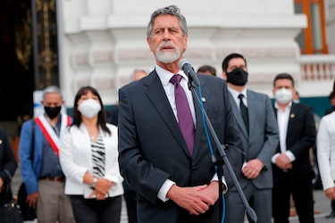 Parlamentario centrista Francisco Sagasti es elegido nuevo presidente de Perú