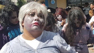 Hondureñas se disfrazan de zombis para llamar a votar con conciencia