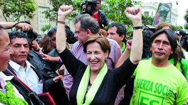 Justicia peruana prohíbe la salida del país a exalcaldesa