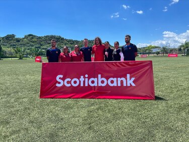 Carles Puyol compartió con estudiantes panameños en Clínicas Académicas de Scotiabank