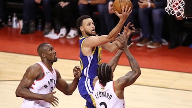 Warriors vencen a Raptors y continúan con vida en Final de la NBA