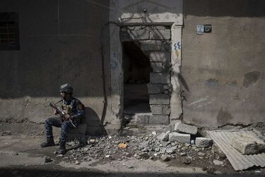 Mueren 15 personas al estallar camión frente a retén en Irak