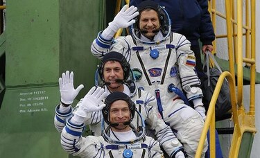 Dos rusos y un estadounidense viajan a la Estación Espacial Internacional