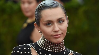 Miley Cyrus lanza fundación para jóvenes sin hogar y LGBT