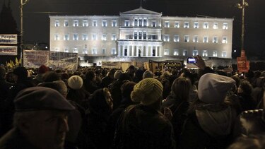 Acuerdo de deuda elude a Grecia, inversionistas esperanzados