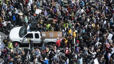 Gran manifestación antiracista en Boston un semana después de Charlottesville