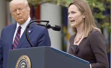Trump elige a juez conservadora y Biden pide al Senado no respaldar la designación 