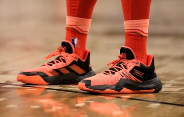 Virus hunde la demanda de Adidas AG en China