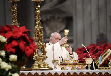El papa Francisco llama a la humildad a los fieles en la misa de Nochebuena