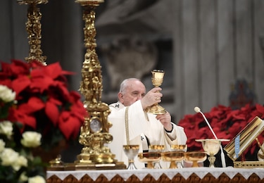 El papa Francisco llama a la humildad a los fieles en la misa de Nochebuena