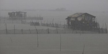 Megatifón Goni llega a Filipinas con fuertes vientos y lluvias