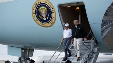 Avión de Melania Trump da media vuelta por incidente mecánico