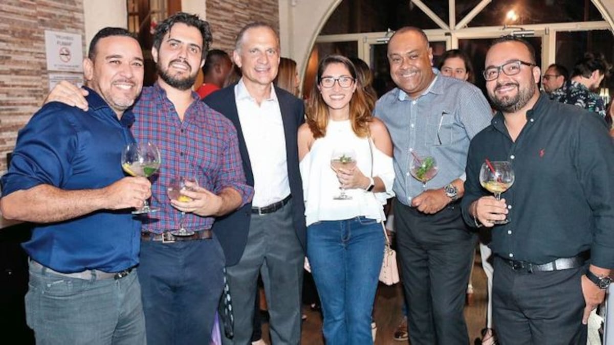 Varela Hermanos lanza botella de edición especial de Seco Herrerano | La  Prensa Panamá