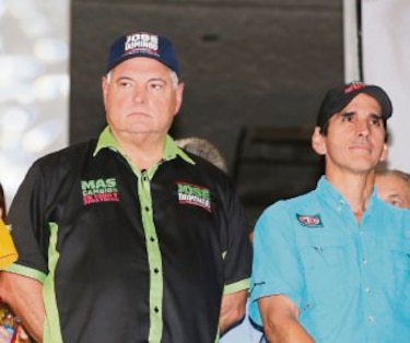 Presidente, desmentido por grupo de notables