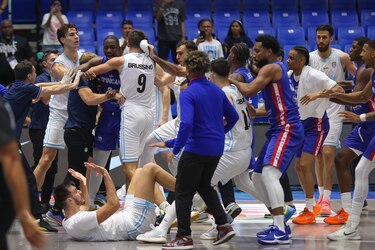 Gresca entre Argentina y República Dominicana marcó el domingo de AmeriCup