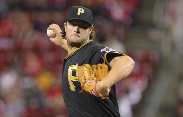 Piratas y Cole le propinan a los Tigres su primera derrota
