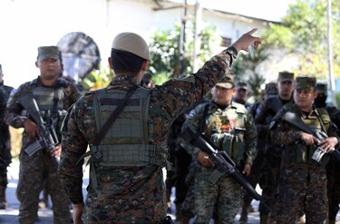 Muertes de detenidos en régimen de excepción en El Salvador aumentan a 111