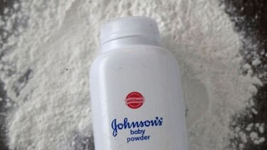 Johnson & Johnson retira su controvertido talco para bebés de EU y Canadá