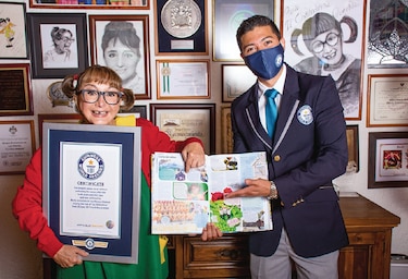 La actriz María Antonieta de las Nieves rompe el Guinness