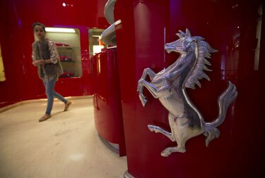 Sebastian Vettel visita Ferrari para conocer con quién trabajará