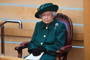 La reina Isabel II se sintió ‘exhausta’ tras haberse contagiado de Covid-19