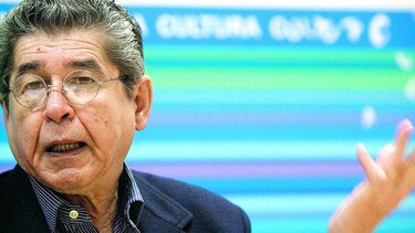 Alfredo Bryce vuelve a París
