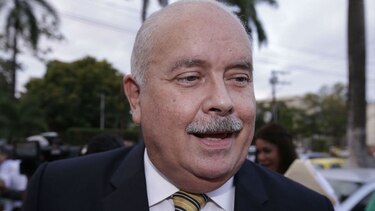 Miguel Antonio Bernal se notifica de suspensión
