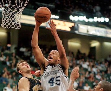 Muere Sean Rooks, exjugador de la NBA y asistente de los 76ers