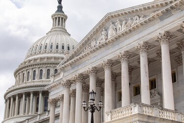 Senado de Estados Unidos debate ley clave de Biden para el cambio climático y la salud