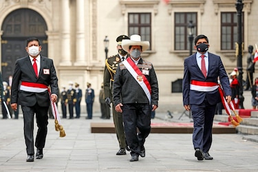 Tras 12 días en el poder, la crisis abruma al presidente de Perú