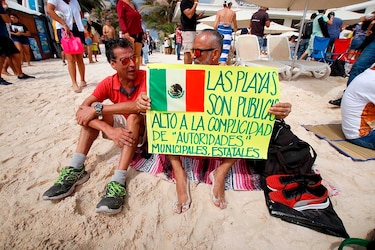 Protestan con picnic masivo en balneario mexicano Playa del Carmen
