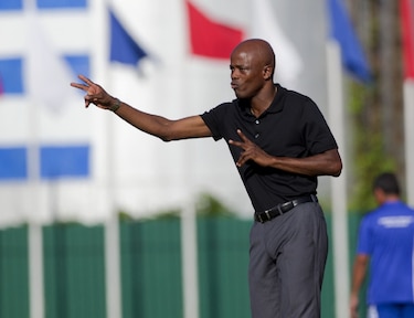Julio César Dely Valdés es el nuevo entrenador del Santos de Guápiles