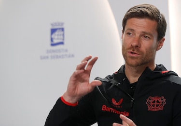 Xabi Alonso confirma que se queda al menos otro año más al frente del Bayer Leverkusen