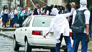 Doce personas detenidas tras actos de violencia en el Instituto Nacional
