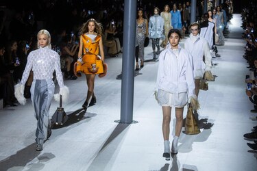 Un Louis Vuitton introspectivo cierra la Semana de la Moda parisina