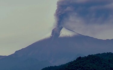El volcán ecuatoriano Sangay genera 35.5 explosiones cada hora