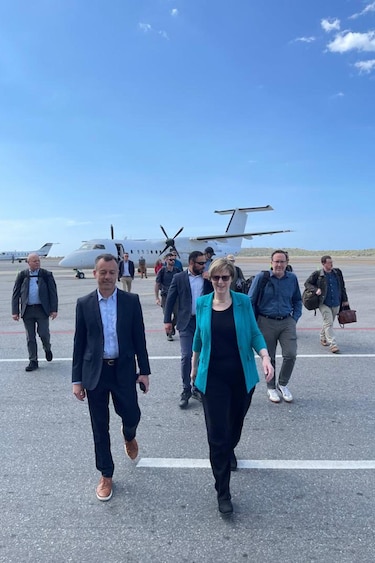 Encargada de negocios de Estados Unidos en Venezuela presenta plan de tres fases