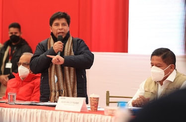 Piden al Congreso de Perú separar al presidente Pedro Castillo por encubrir corrupción