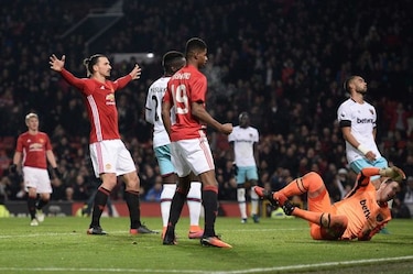 Manchester United pasa a semifinales; Arsenal eliminado