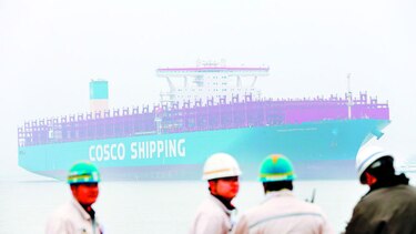 China cerró con fuerza