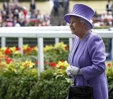 Reina Isabel II no asistirá a tradicional misa del Jueves Santo