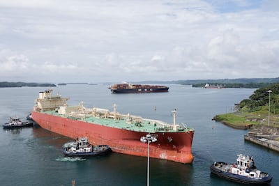 El buque gasífero surcoreano que pagó un precio récord en subasta cruza el Canal de Panamá